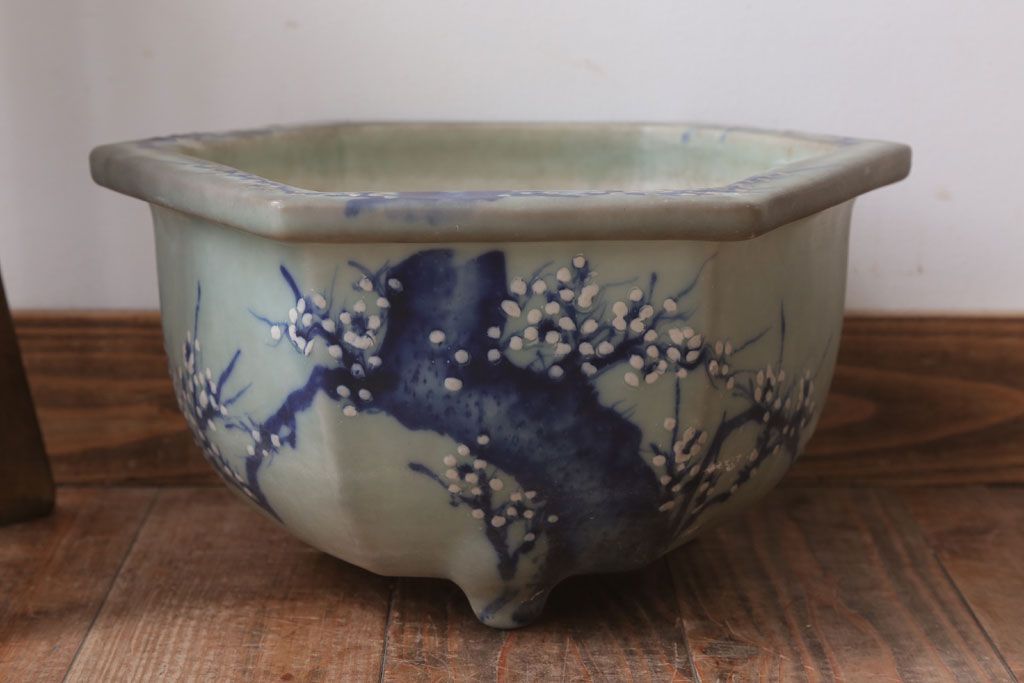 アンティーク雑貨　古民具・骨董　梅の図　青磁植木鉢　六角型(2)