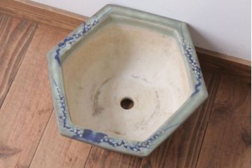 アンティーク雑貨　古民具・骨董　梅の図　青磁植木鉢　六角型(2)