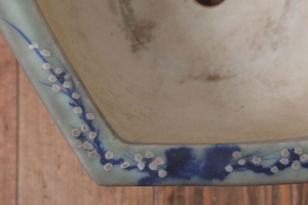 アンティーク雑貨　古民具・骨董　梅の図　青磁植木鉢　六角型(2)