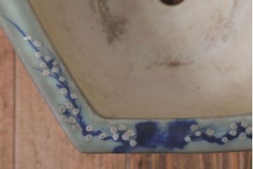 アンティーク雑貨　古民具・骨董　梅の図　青磁植木鉢　六角型(2)