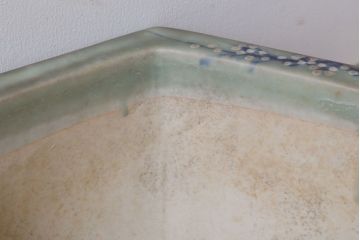 アンティーク雑貨　古民具・骨董　梅の図　青磁植木鉢　六角型(2)