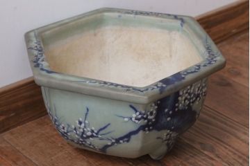 アンティーク雑貨　古民具・骨董　梅の図　青磁植木鉢　六角型(2)
