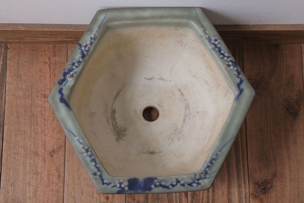 アンティーク雑貨　古民具・骨董　梅の図　青磁植木鉢　六角型(2)