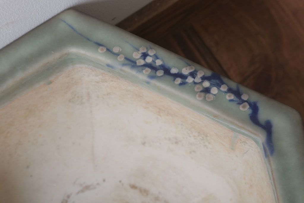 アンティーク雑貨　古民具・骨董　梅の図　青磁植木鉢　六角型(2)