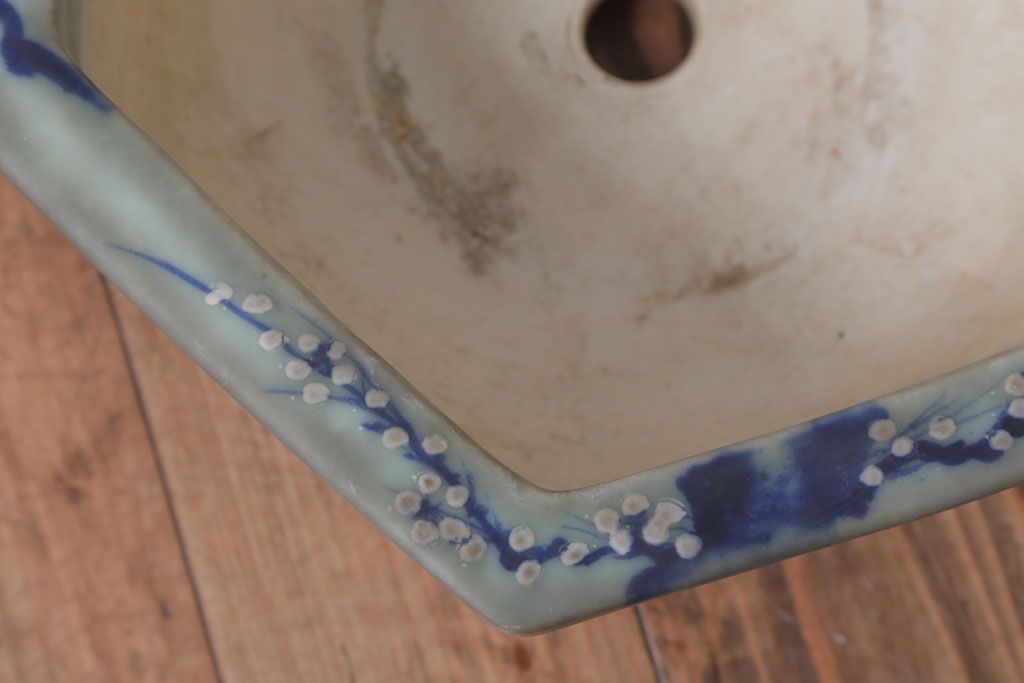 アンティーク雑貨　古民具・骨董　梅の図　青磁植木鉢　六角型(2)