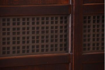 アンティーク家具　和製アンティーク　古い木製の組子引き戸茶箪笥(収納棚)