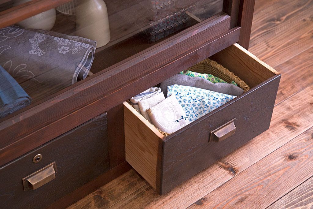 アンティーク家具　和製アンティークの二段重ね収納棚(2)