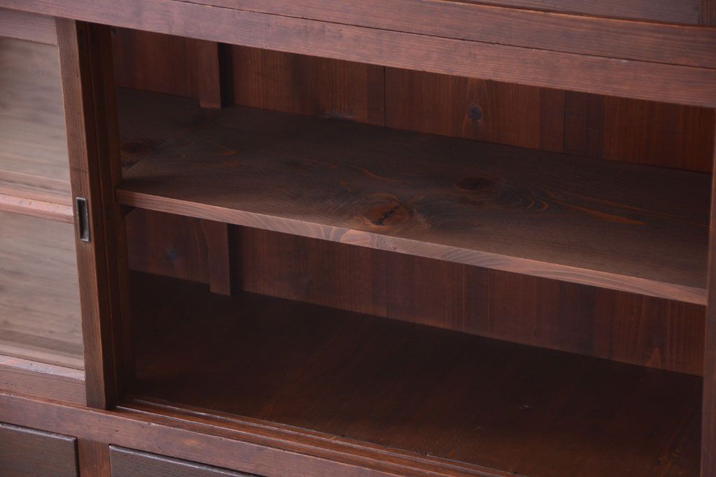 アンティーク家具　和製アンティークの二段重ね収納棚(2)