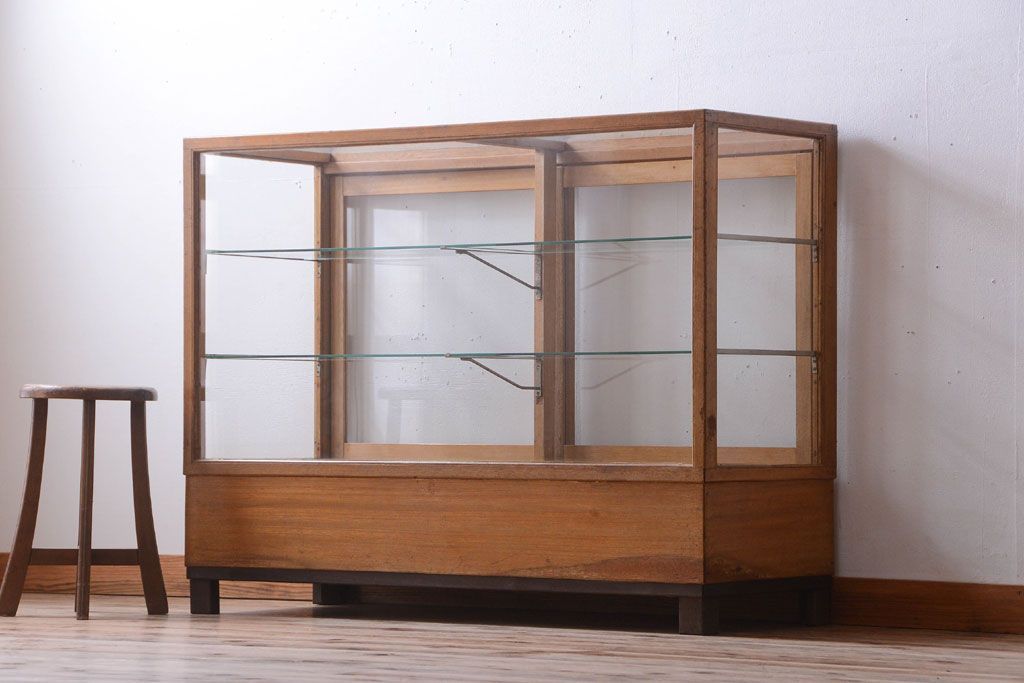 レトロ家具　昭和レトロ　古い木製のシンプルなアンティークガラスケース(ショーケース)(3)