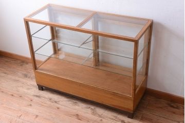レトロ家具　昭和レトロ　古い木製のシンプルなアンティークガラスケース(ショーケース)(3)