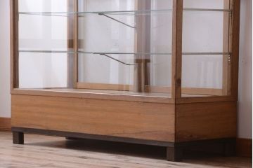 レトロ家具　昭和レトロ　古い木製のシンプルなアンティークガラスケース(ショーケース)(3)