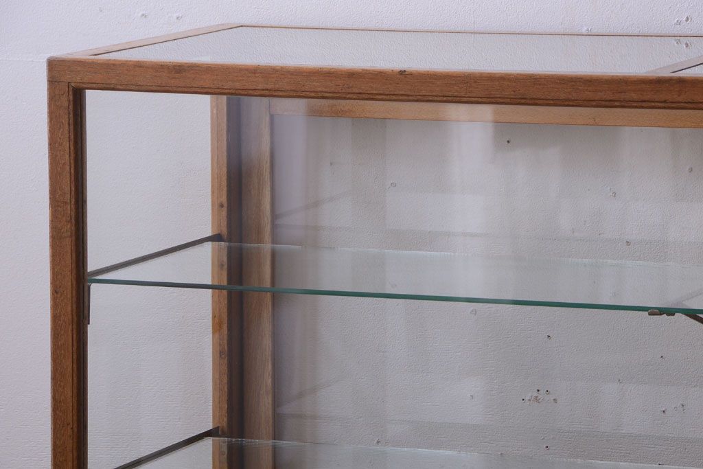 レトロ家具　昭和レトロ　古い木製のシンプルなアンティークガラスケース(ショーケース)(3)
