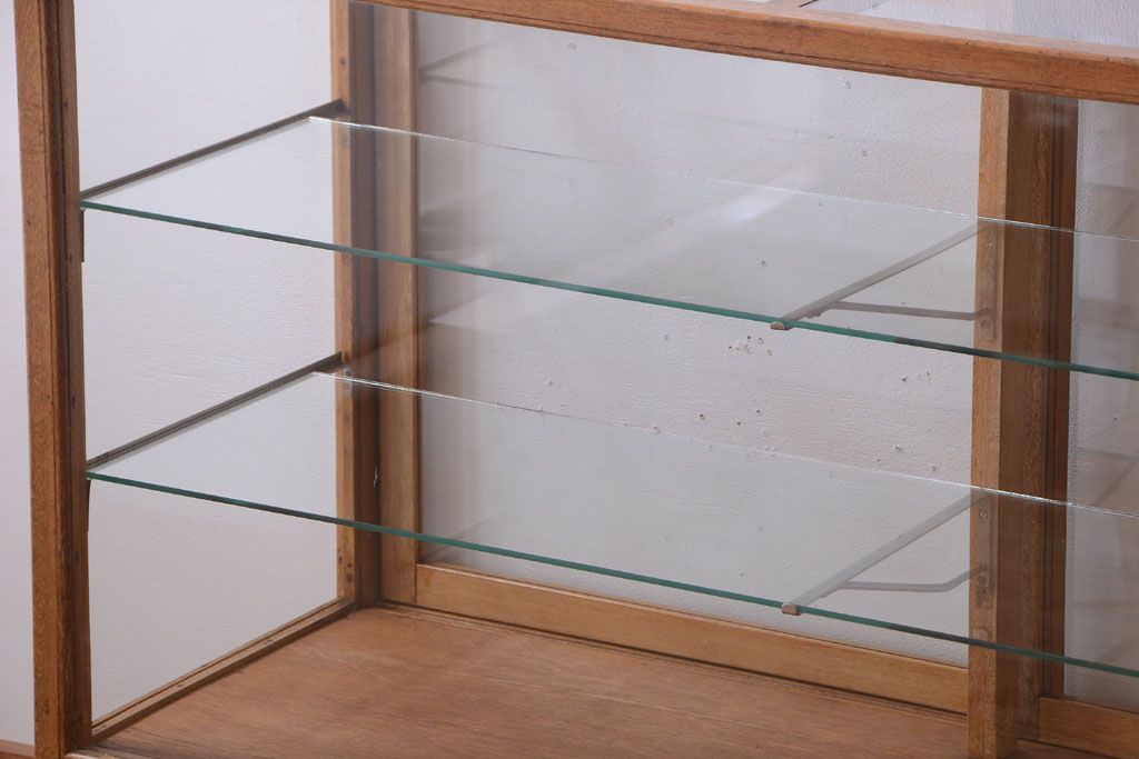 レトロ家具　昭和レトロ　古い木製のシンプルなアンティークガラスケース(ショーケース)(3)