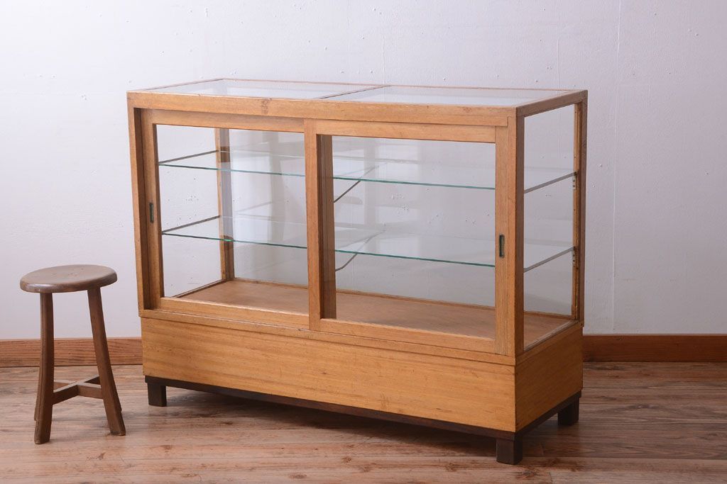 レトロ家具　昭和レトロ　古い木製のシンプルなアンティークガラスケース(ショーケース)(3)