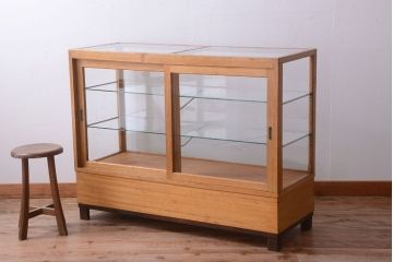 レトロ家具　昭和レトロ　古い木製のシンプルなアンティークガラスケース(ショーケース)(3)
