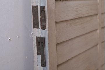 アンティーク　ルーバー風デザインがおしゃれな引き戸2枚セット(雨戸)(1)