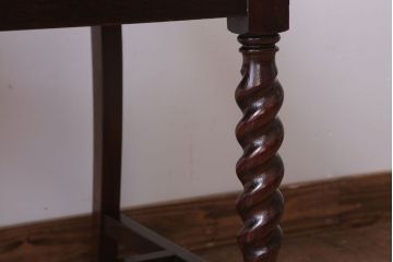 アンティーク家具　イギリスアンティーク　オーク材の優雅なツイストレッグダイニングチェア(1)