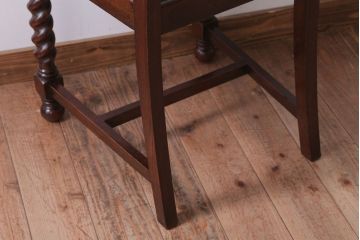 アンティーク家具　イギリスアンティーク　オーク材の優雅なツイストレッグダイニングチェア(1)