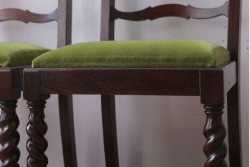 アンティーク家具　イギリスアンティーク　オーク材の優雅なツイストレッグダイニングチェア2脚セット