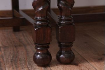 アンティーク家具　イギリスアンティーク　オーク材の優雅なツイストレッグダイニングチェア2脚セット