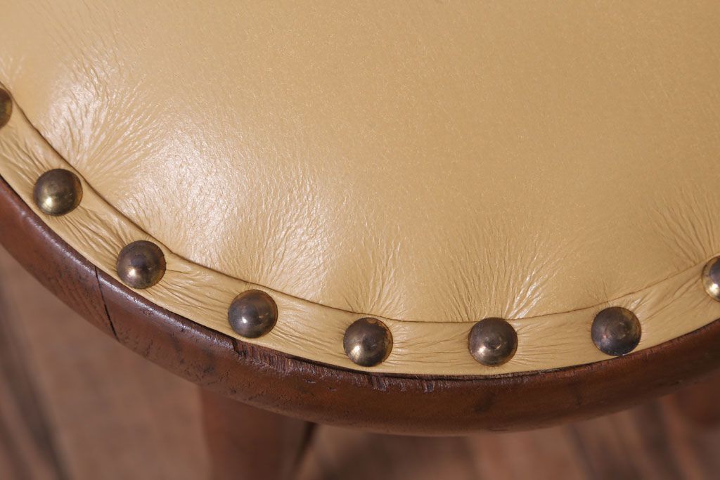 レトロ家具　アンティーク　本革座面のレトロなスツール