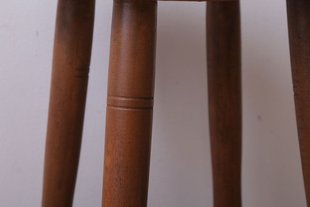 レトロ家具　アンティーク　本革座面のレトロなスツール