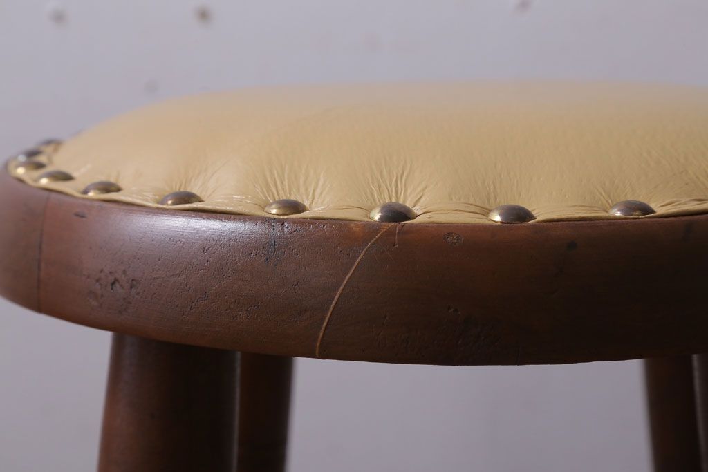 レトロ家具　アンティーク　本革座面のレトロなスツール