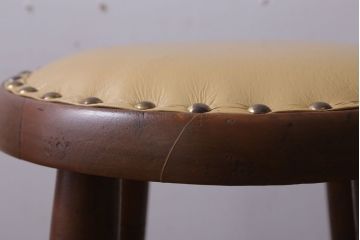 レトロ家具　アンティーク　本革座面のレトロなスツール