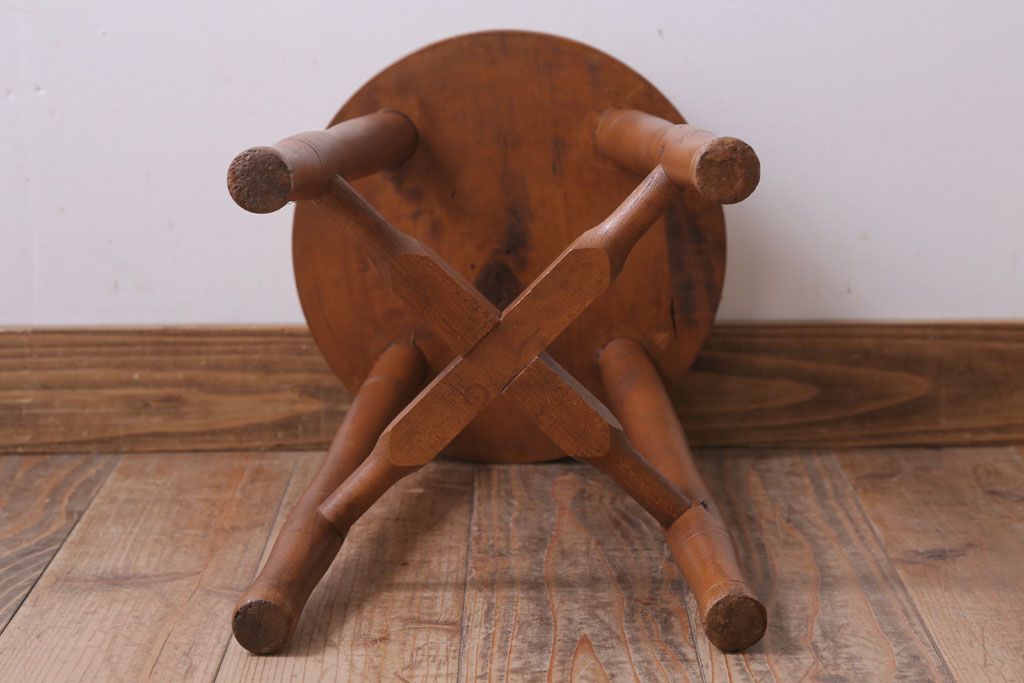 レトロ家具　アンティーク　本革座面のレトロなスツール