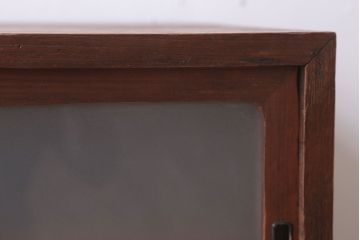 レトロ家具　昭和レトロ　すりガラス入り!古い木製のアンティークローボード