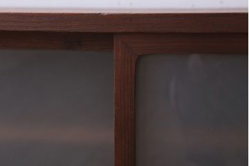 レトロ家具　昭和レトロ　すりガラス入り!古い木製のアンティークローボード