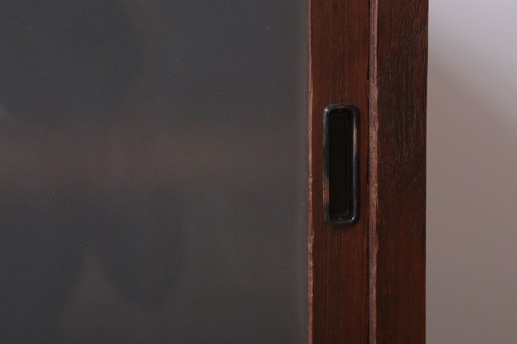 レトロ家具　昭和レトロ　すりガラス入り!古い木製のアンティークローボード