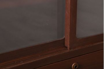 レトロ家具　昭和レトロ　すりガラス入り!古い木製のアンティークローボード
