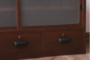 レトロ家具　昭和レトロ　すりガラス入り!古い木製のアンティークローボード