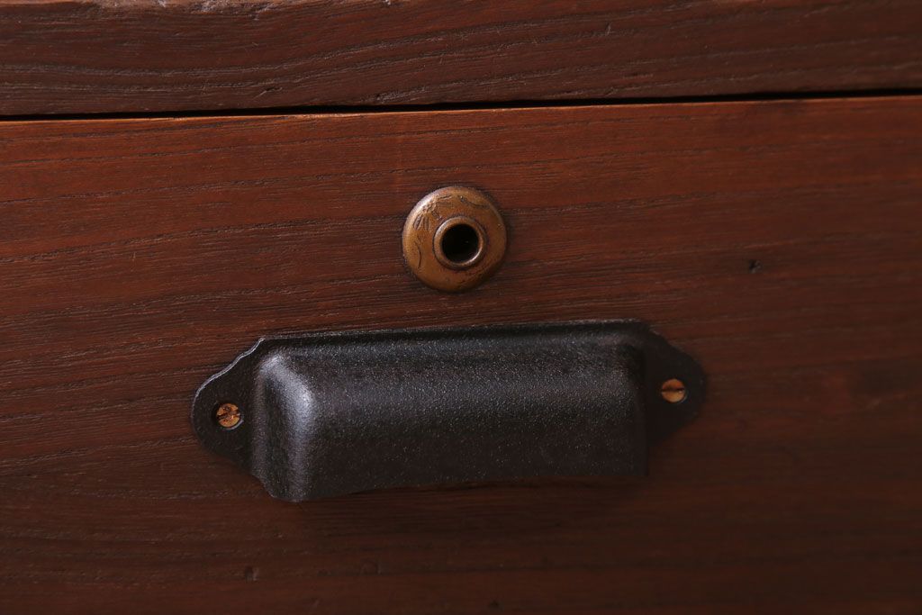 レトロ家具　昭和レトロ　すりガラス入り!古い木製のアンティークローボード