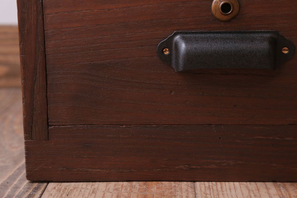 レトロ家具　昭和レトロ　すりガラス入り!古い木製のアンティークローボード