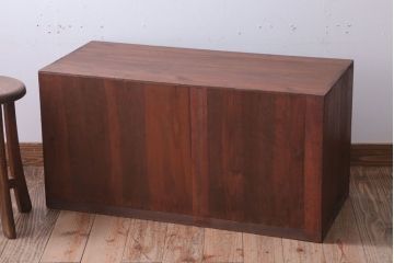 レトロ家具　昭和レトロ　すりガラス入り!古い木製のアンティークローボード