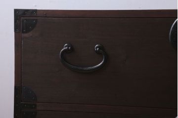 アンティーク家具　古民具・骨董　シンプルな丸金具の時代箪笥ローボード(1)