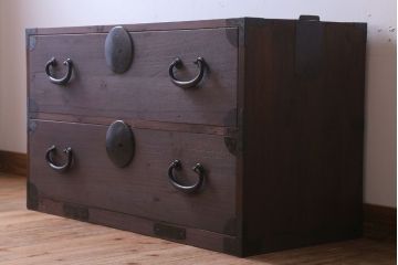 アンティーク家具　古民具・骨董　シンプルな丸金具の時代箪笥ローボード(2)