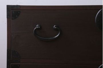 アンティーク家具　古民具・骨董　シンプルな丸金具の時代箪笥ローボード(2)