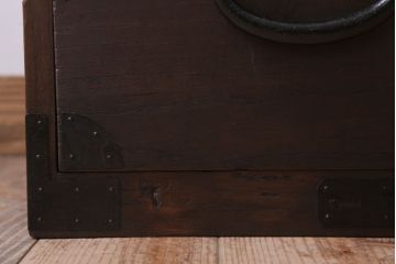 アンティーク家具　古民具・骨董　シンプルな丸金具の時代箪笥ローボード(2)