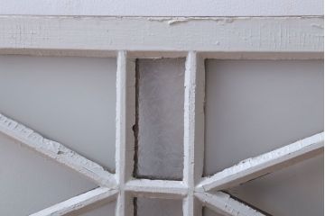 アンティーク　すり・結霜ガラス入り!ペイント明り取り