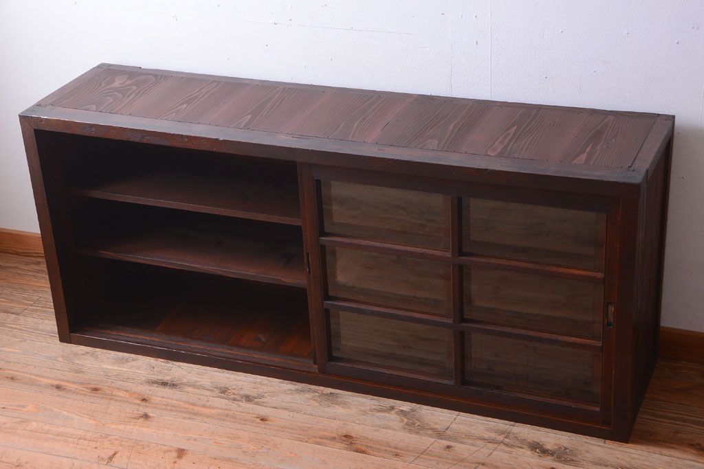アンティーク家具　古民具・骨董　和製アンティークの引き戸ローボード(収納棚)