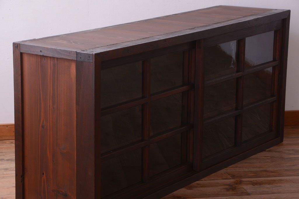 アンティーク家具　古民具・骨董　和製アンティークの引き戸ローボード(収納棚)