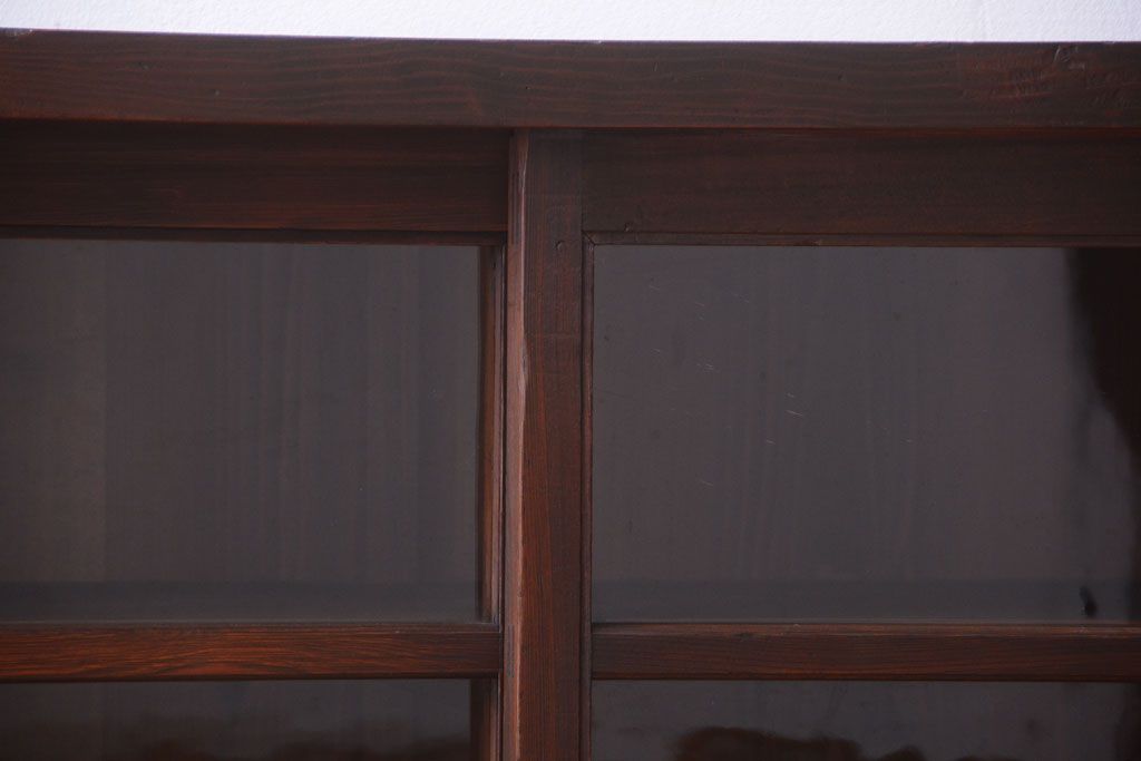 アンティーク家具　古民具・骨董　和製アンティークの引き戸ローボード(収納棚)