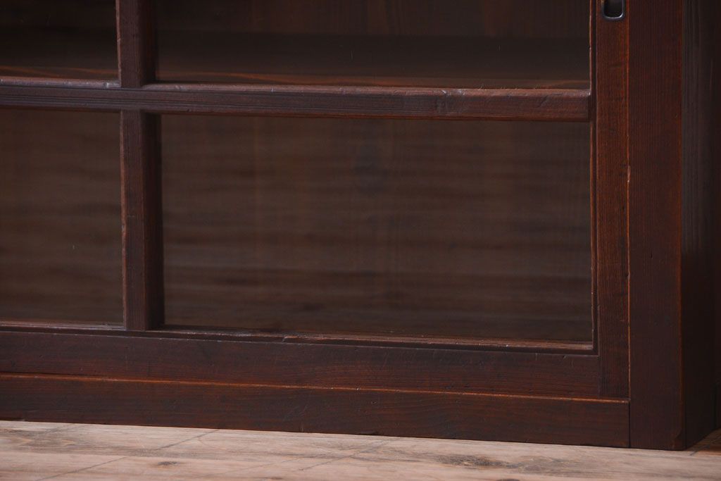 アンティーク家具　古民具・骨董　和製アンティークの引き戸ローボード(収納棚)