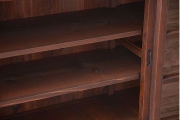 アンティーク家具　古民具・骨董　和製アンティークの引き戸ローボード(収納棚)