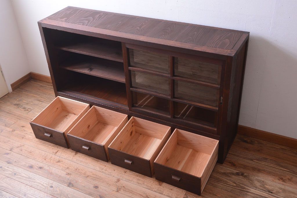 アンティーク家具　古民具・骨董　引き出し4杯付き!和製アンティークの引き戸ローボード(収納棚)