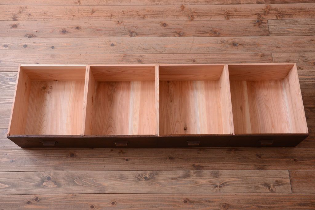 アンティーク家具　古民具・骨董　引き出し4杯付き!和製アンティークの引き戸ローボード(収納棚)