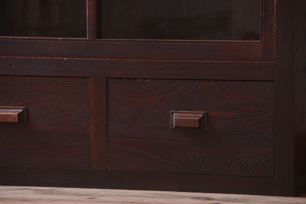 アンティーク家具　古民具・骨董　引き出し4杯付き!和製アンティークの引き戸ローボード(収納棚)